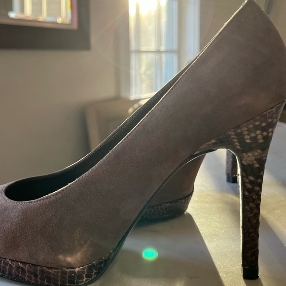 Stuart Weitzman Platswoon Pumps - Picture 12 of 13